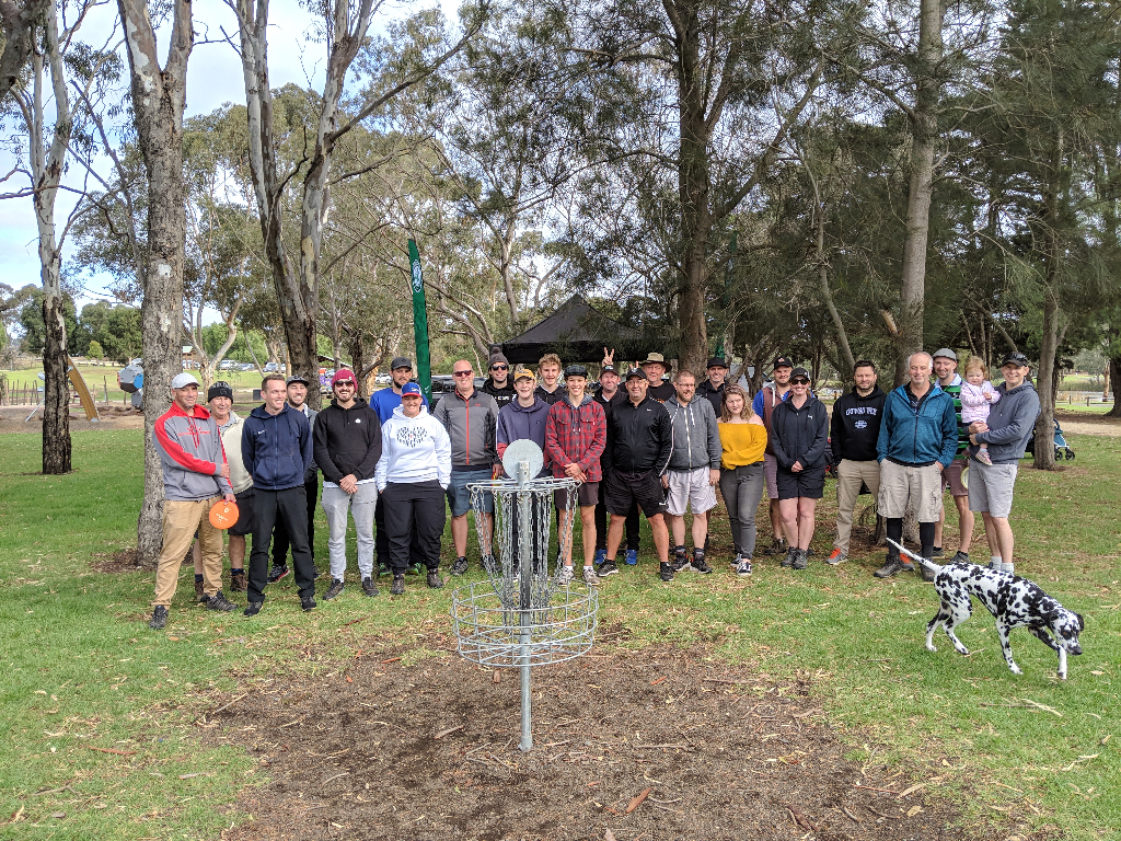 an image of group of people in a disc golf park